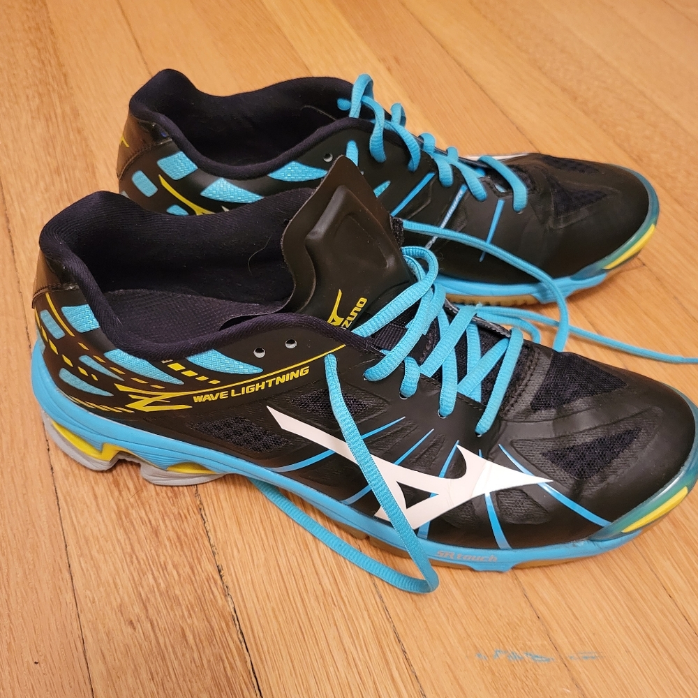 Mizuno Wave Lightning Z volleyball shoes